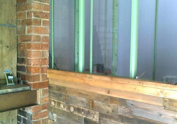 1001pallets.com-shop-counter-clad-with-pallet-wood
