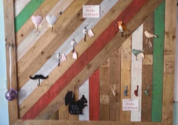 1001pallets.com-shop-display-board-2