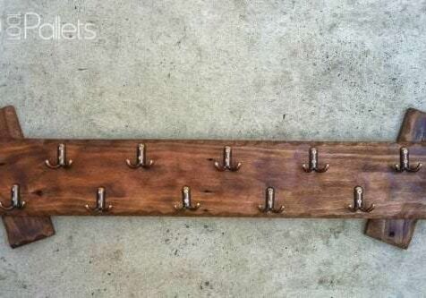 1001pallets.com-simple-pallet-coat-hanger
