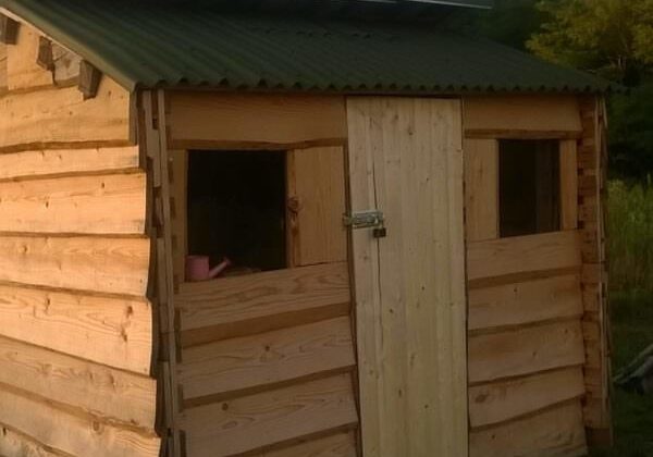 1001pallets.com-small-shed-from-used-pallets-and-cheap-wood6