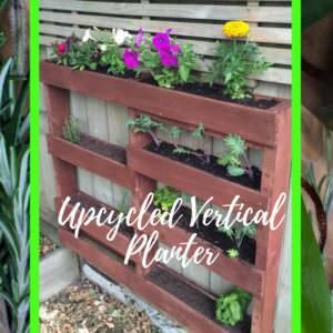 1001pallets.com-staggered-vertical-pallet-planter-02