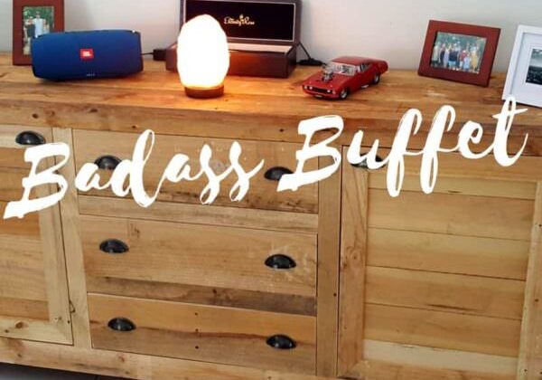 1001pallets.com-stunning-5-pallet-rustic-buffet-has-tons-of-storage-04