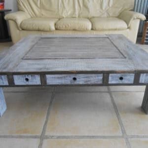 1001pallets.com-table-basse-avec-ossature-palette-reconstitue-et-pin-douglas-recupere-sur-une-palissade