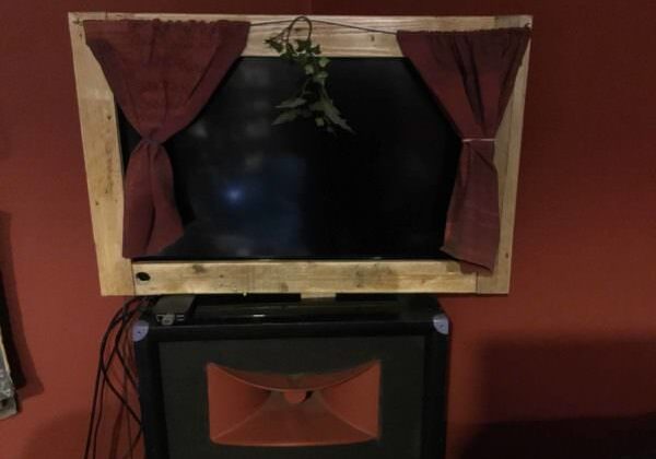 1001pallets.com-t-v-framesstage