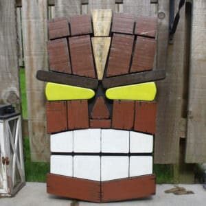 1001pallets.com-tikki-wall-art-made-from-pallet-off-cuts1