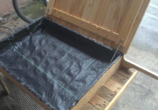 1001pallets.com-wheel-barrow-kiddies-sandpit