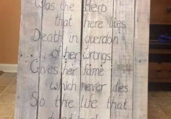 1001pallets.com-wooden-epitaph-for-shakespeare-s-02